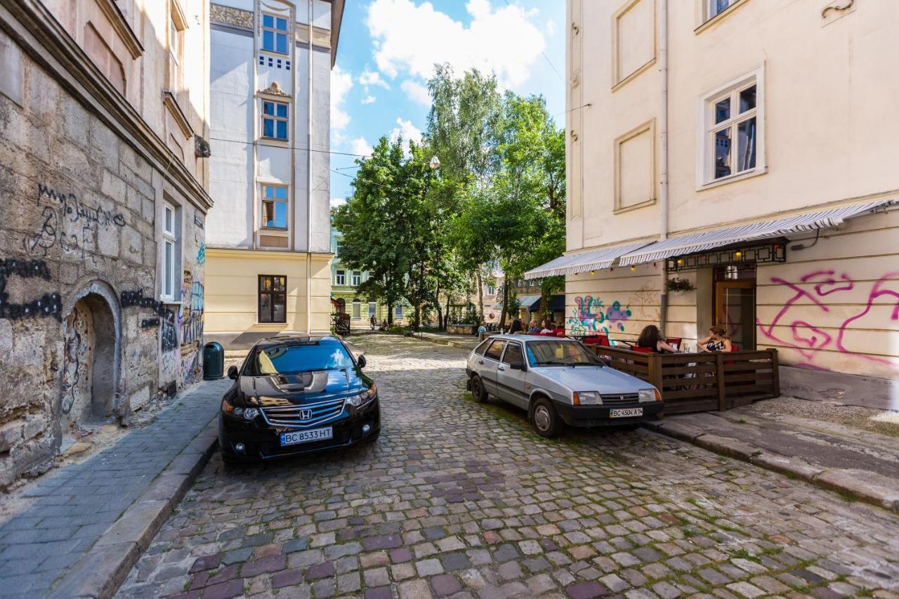 Квартира Подобово На Площі Ринок 39 Lviv Exterior foto