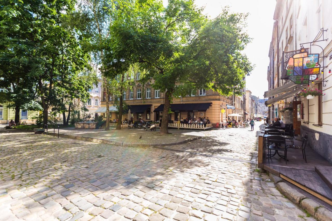 Квартира Подобово На Площі Ринок 39 Lviv Exterior foto