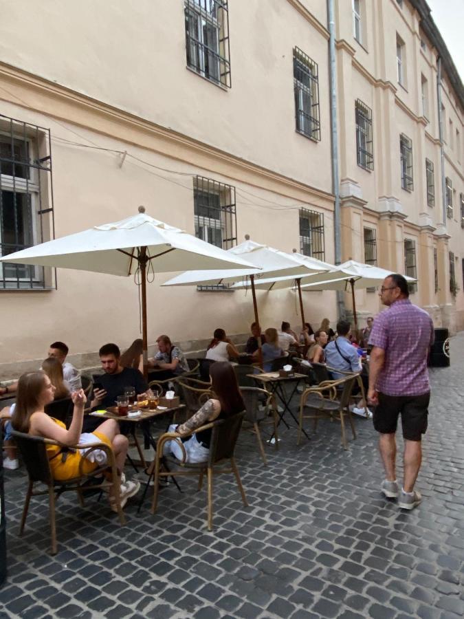 Квартира Подобово На Площі Ринок 39 Lviv Exterior foto